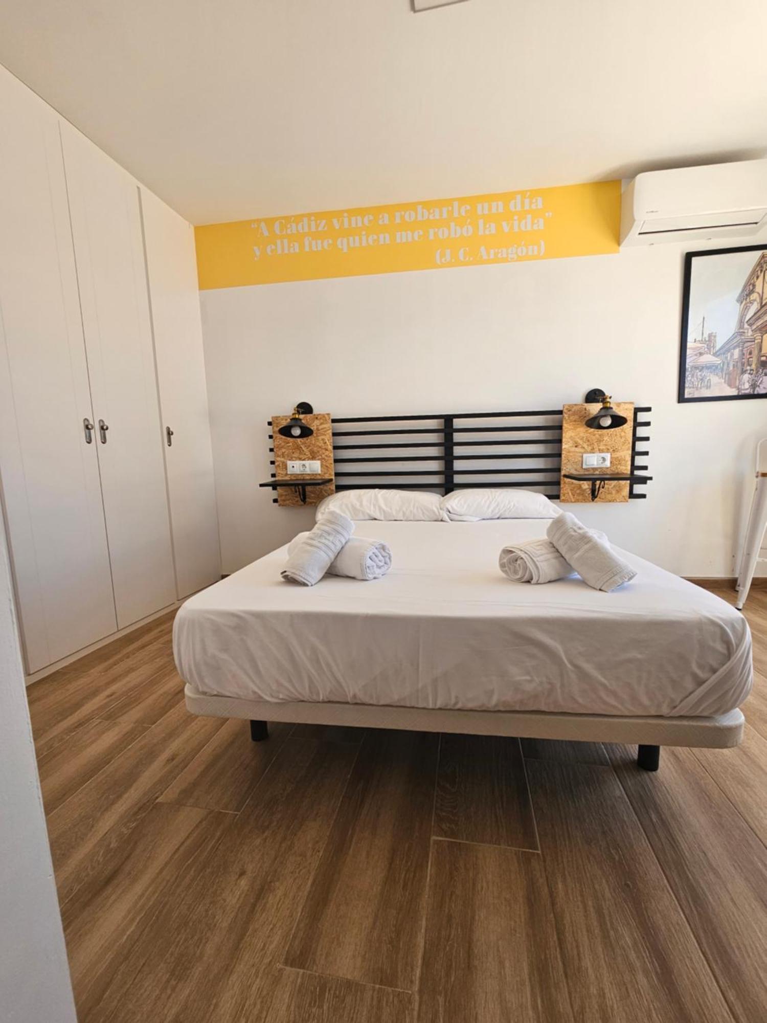 Planeta Cadiz Apartaments Exteriör bild