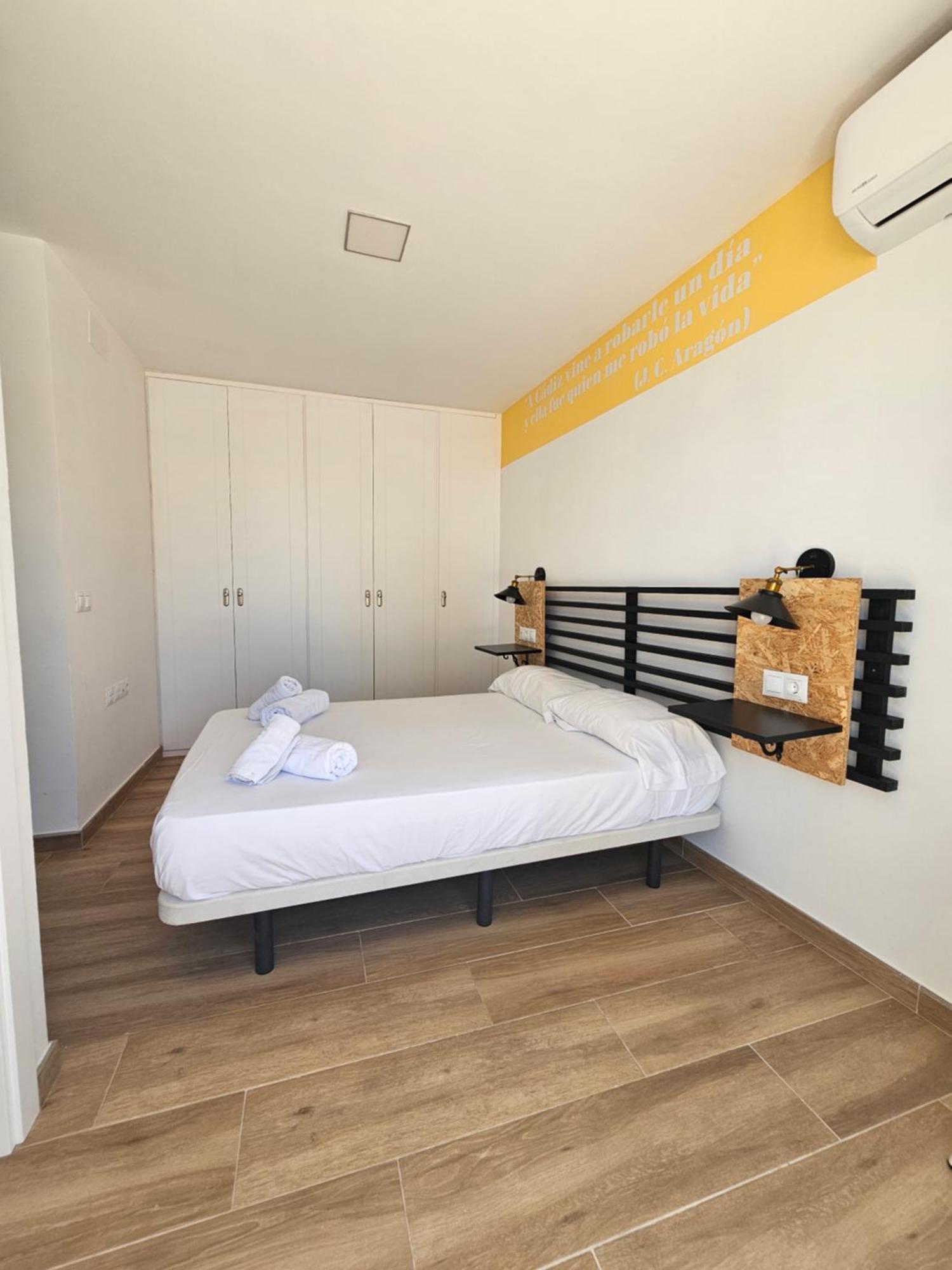 Planeta Cadiz Apartaments Exteriör bild